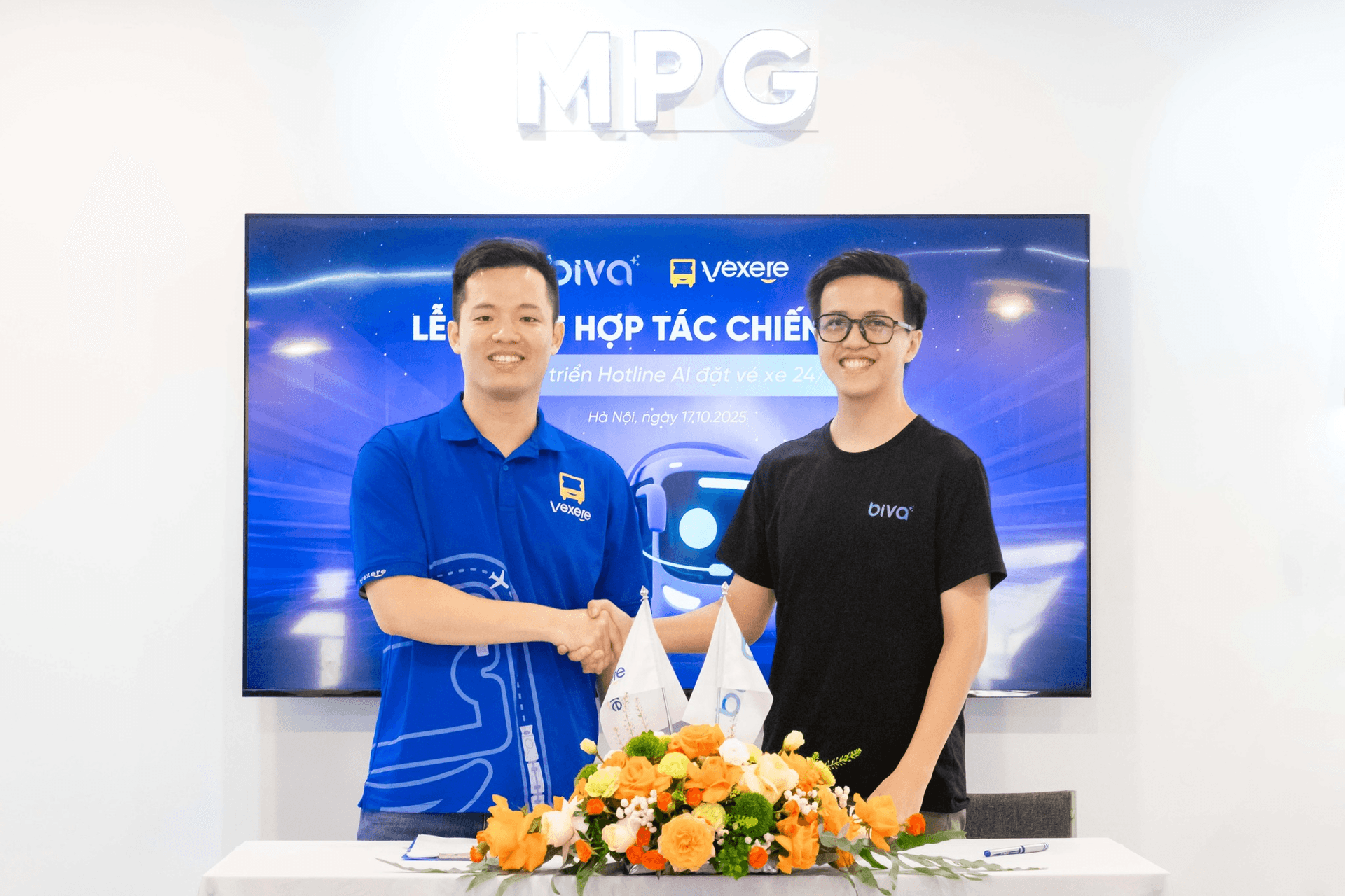 Đại diện Vexere và BIVA trong lễ ký kết Giải pháp Tổng đài AI